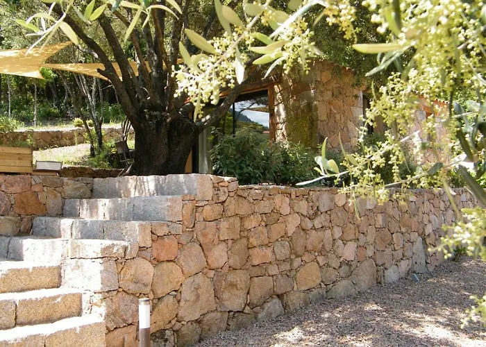 Les Jardins De Mathieu Alojamento de Acomodação e Pequeno-almoço 4*